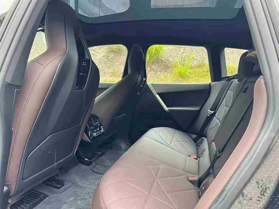 BMW iX 2023 car image #9