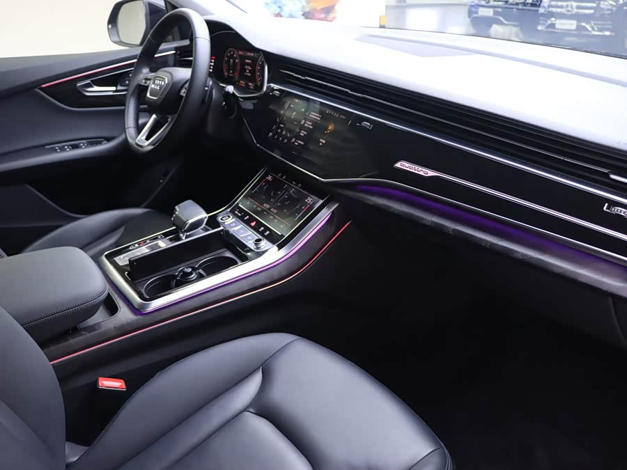 Audi Q8 2021 car image #9