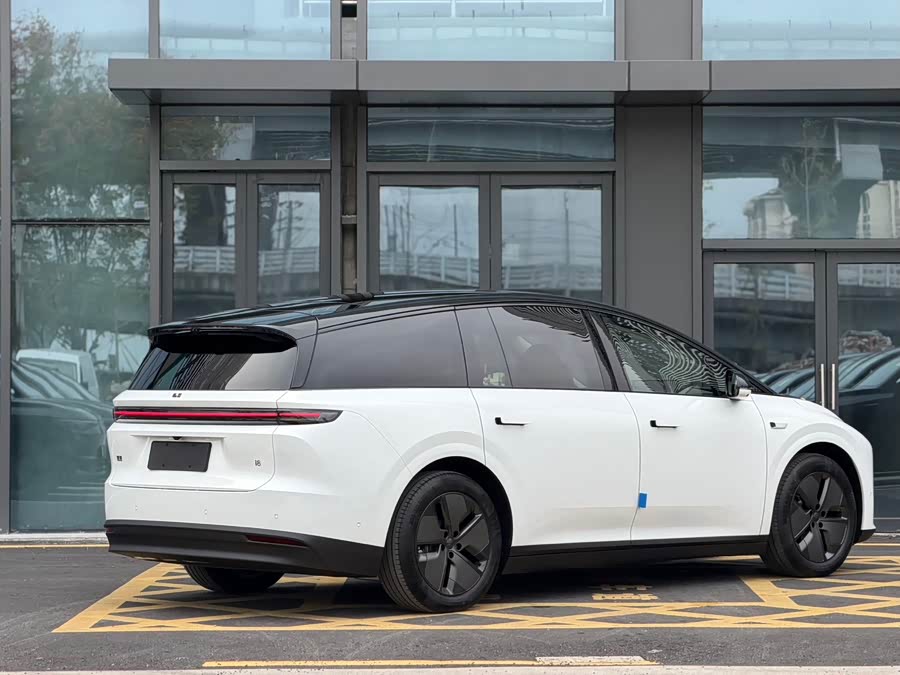 Li i8 2025 изображение автомобиля #9