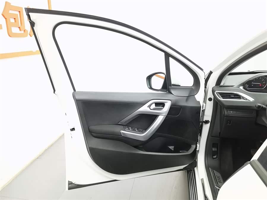 Peugeot 2008 2014 صورة سيارة #9