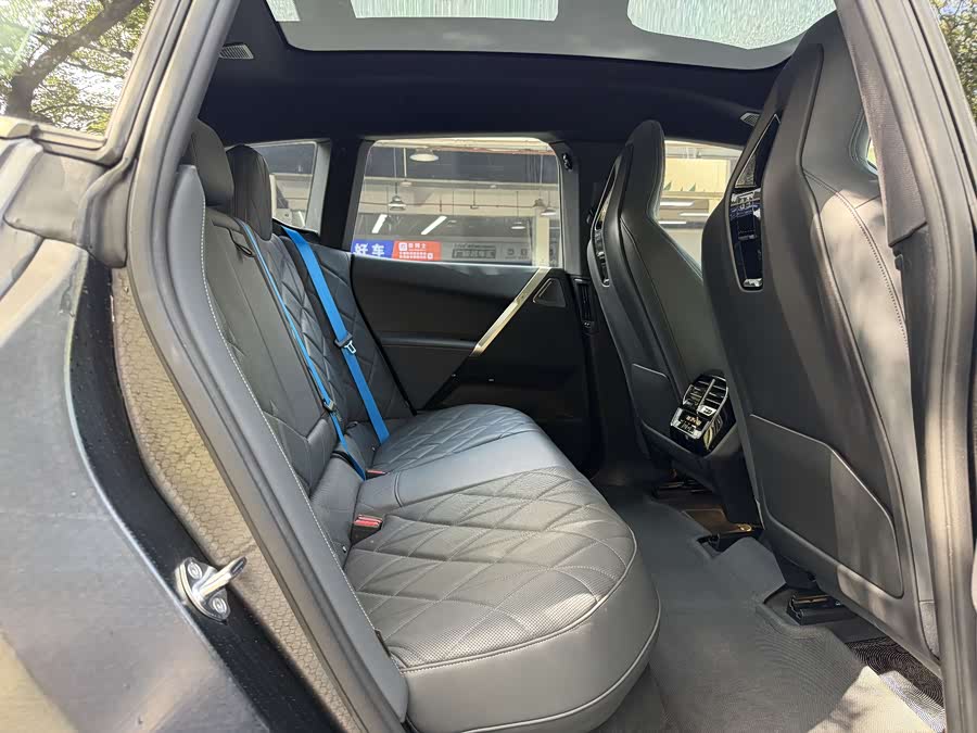 BMW iX M60 2022 car image #9