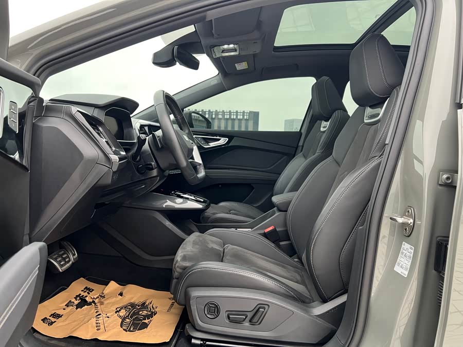 Audi Q4 e-tron 2022 immagine di auto #9