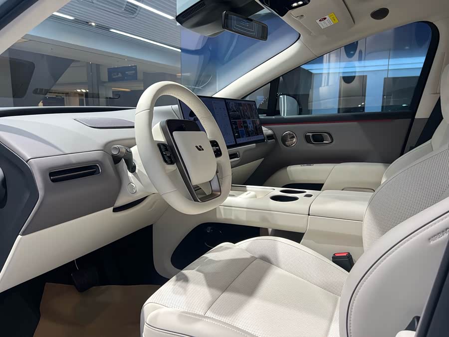 Li i8 2025 image de voiture #9