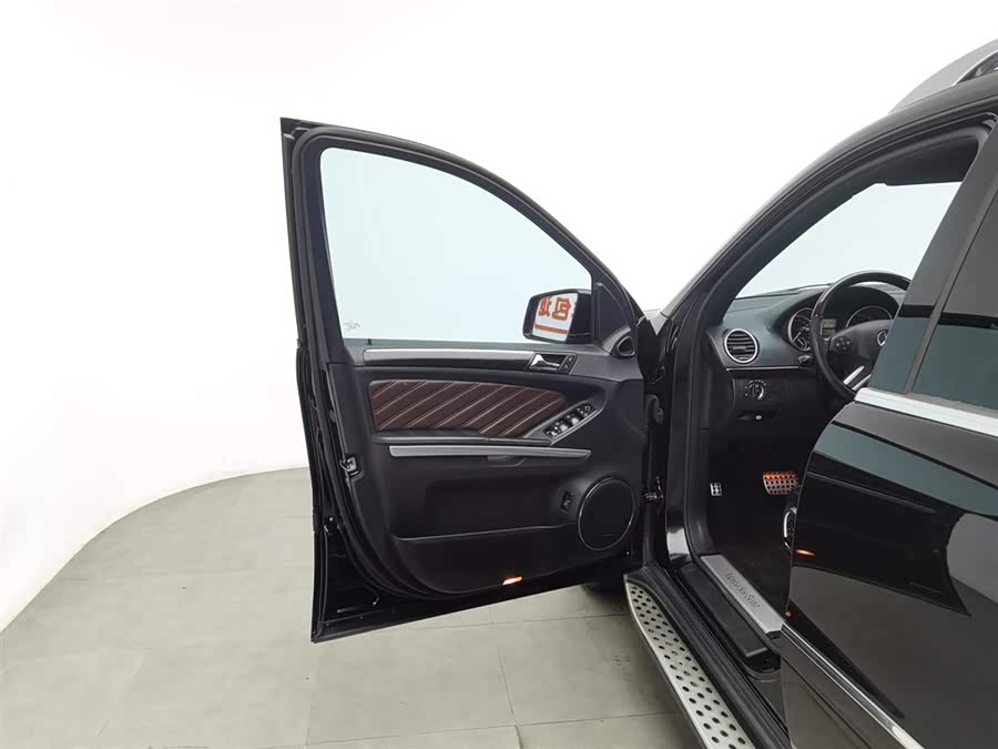 Mercedes-Benz GL Class 2012 car image #9