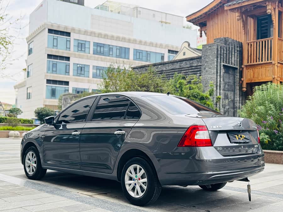 Skoda Rapid 2016 car image #9