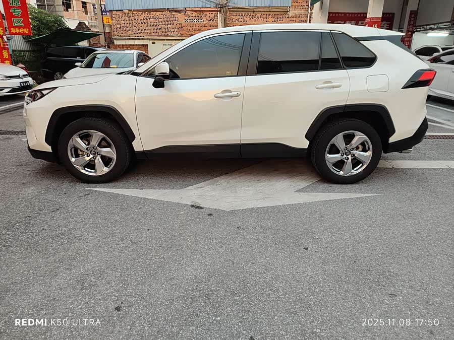 Toyota RAV4 2020 car image #9