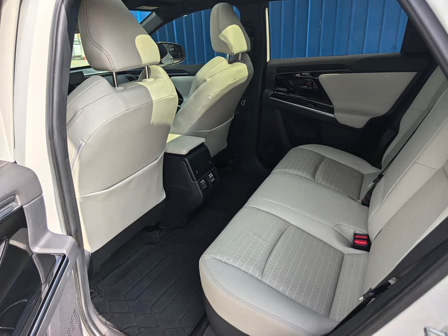 Toyota bZ4X 2022 immagine di auto #9