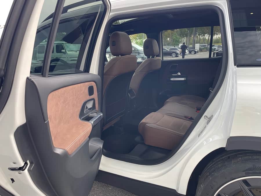 Mercedes-Benz GLB AMG 2025 imagen de coche #9