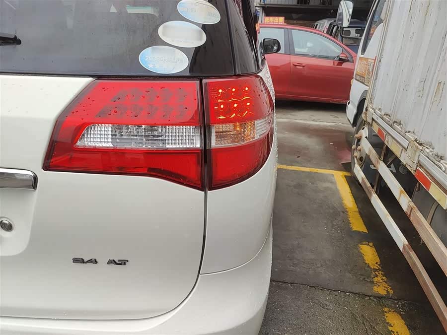 BYD M6 2014 car image #9