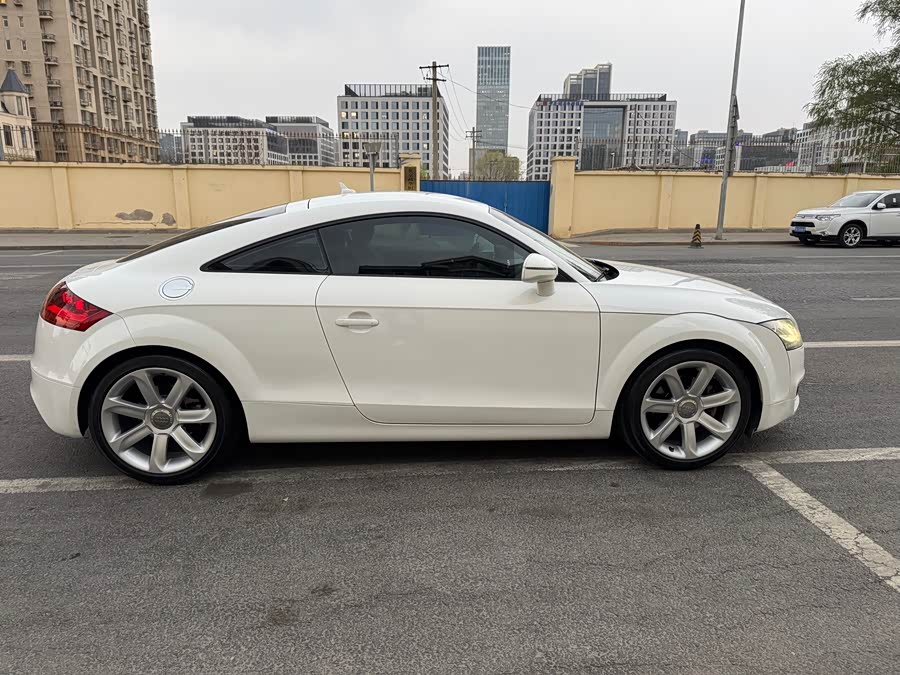 Audi TT 2011 #9 Audi TT 2011 car image #9
