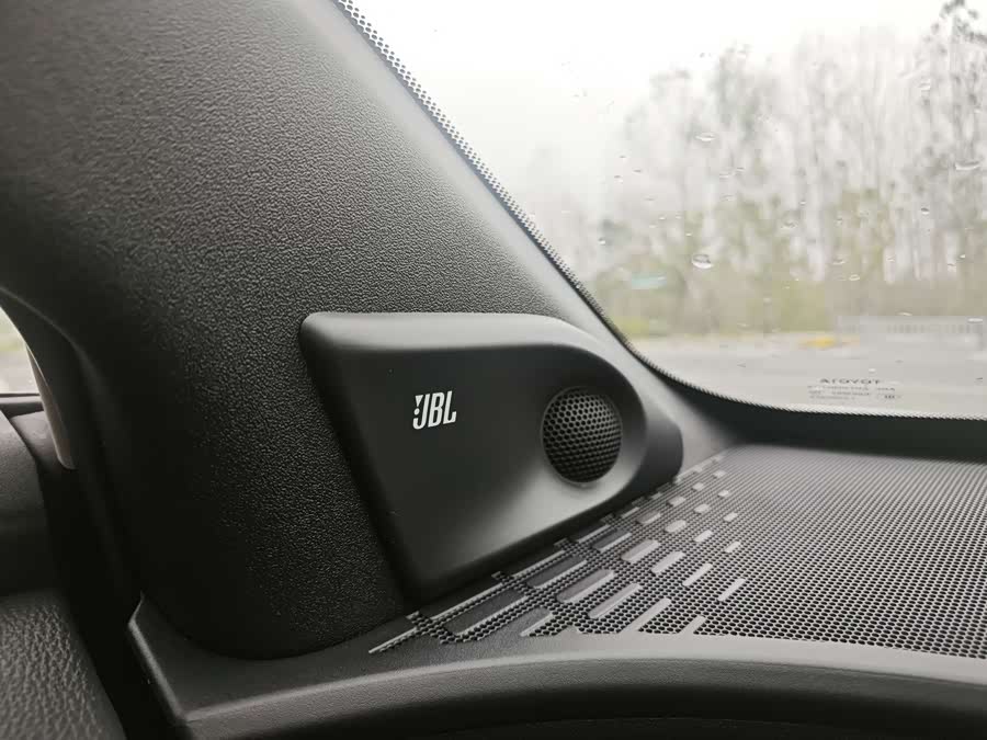 Toyota bZ4X 2022 immagine di auto #9