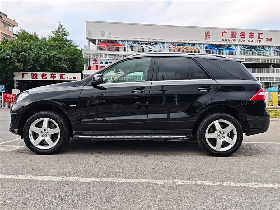 Mercedes-Benz M Class 2012 car image #9