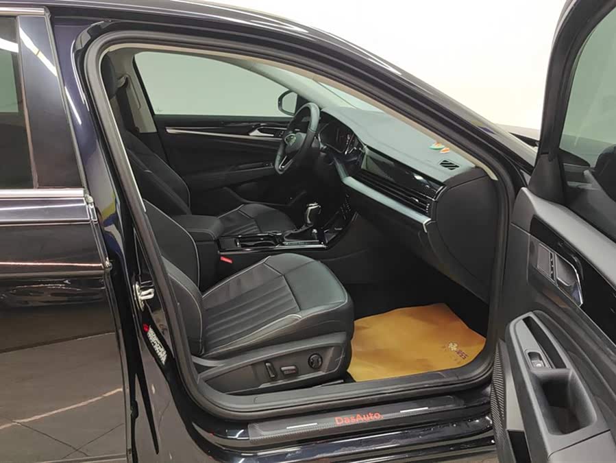 Volkswagen Passat 2023 car image #9