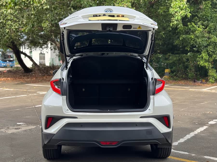 Toyota C-HR EV 2020 immagine di auto #9