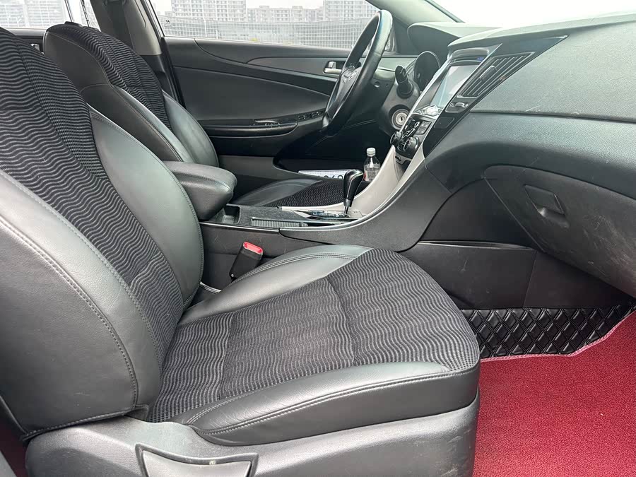 Hyundai Sonata 2012 car image #9