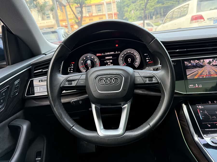 Audi Q8 2022 car image #9