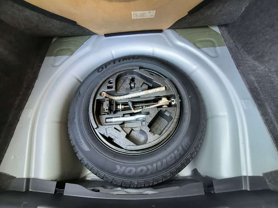 Skoda Octavia 2010 car image #9