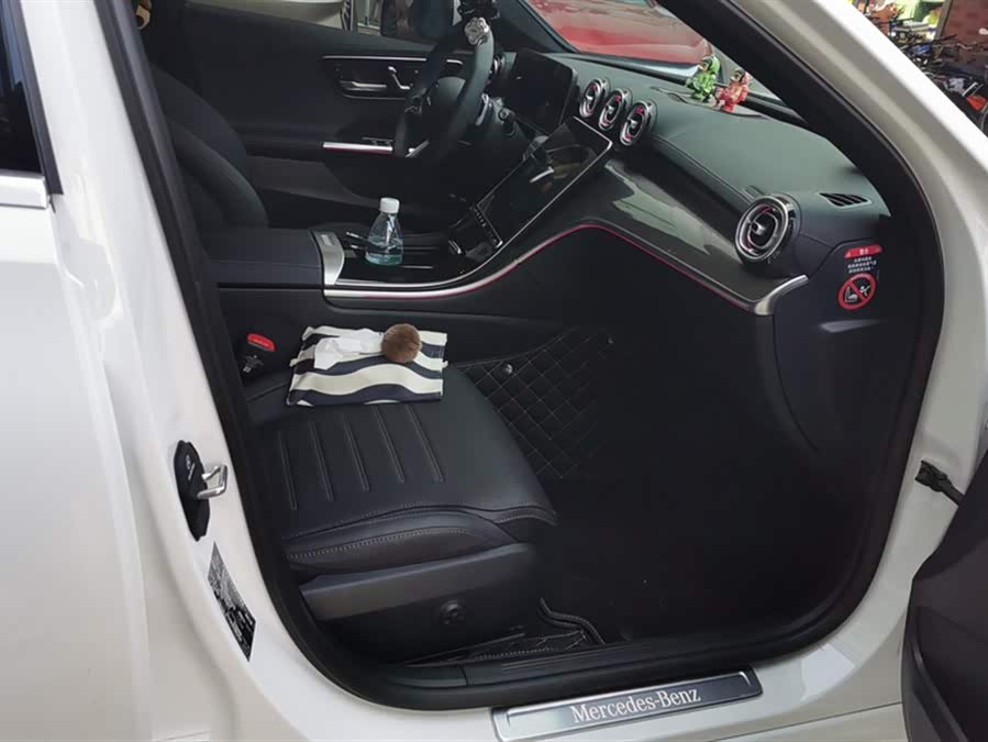 Mercedes-Benz C Class New Energy 2025 car image #9