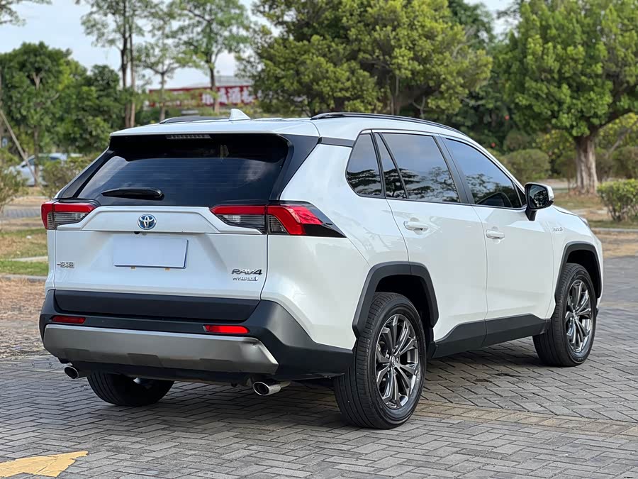 Toyota RAV4 2025 car image #9