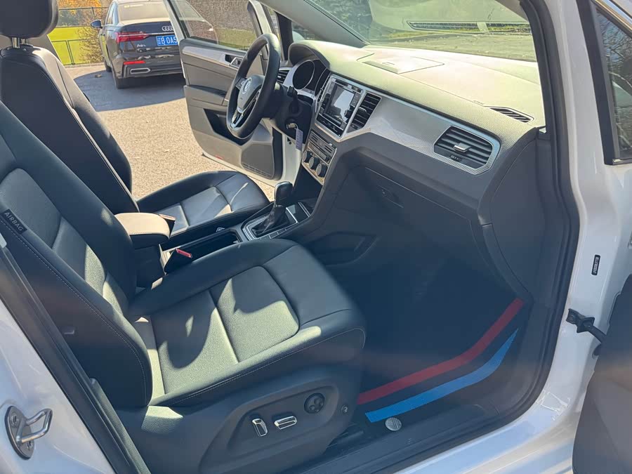 Volkswagen Golf Sportsvan 2020 car image #9