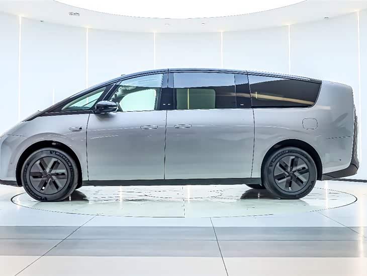 理想汽车 理想MEGA 2024 汽车图片 #9