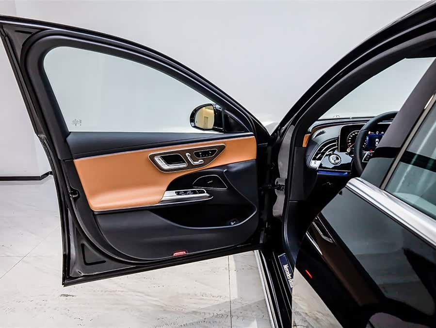 Mercedes-Benz E Class New Energy 2025 car image #9