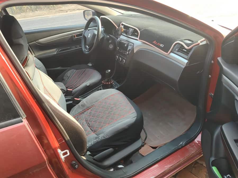 Suzuki Ciaz 2015 изображение автомобиля #9