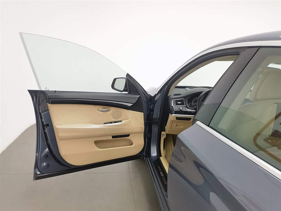 BMW 5 Series GT 2013 immagine di auto #9