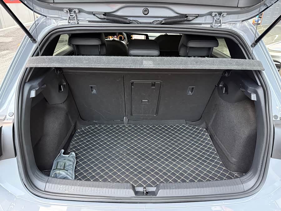 Volkswagen Golf 2022 car image #9