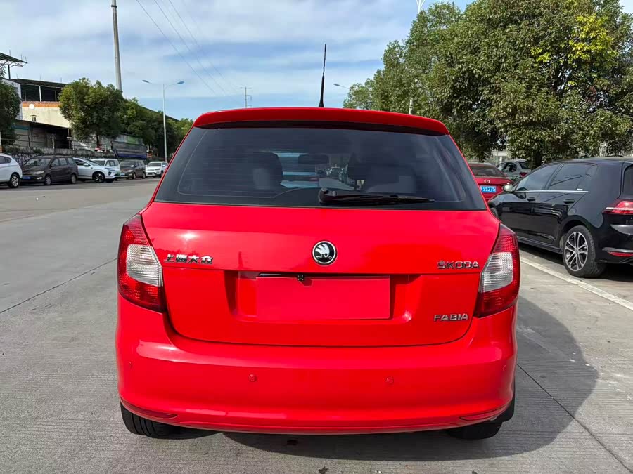 Skoda Fabia 2015 изображение автомобиля #9