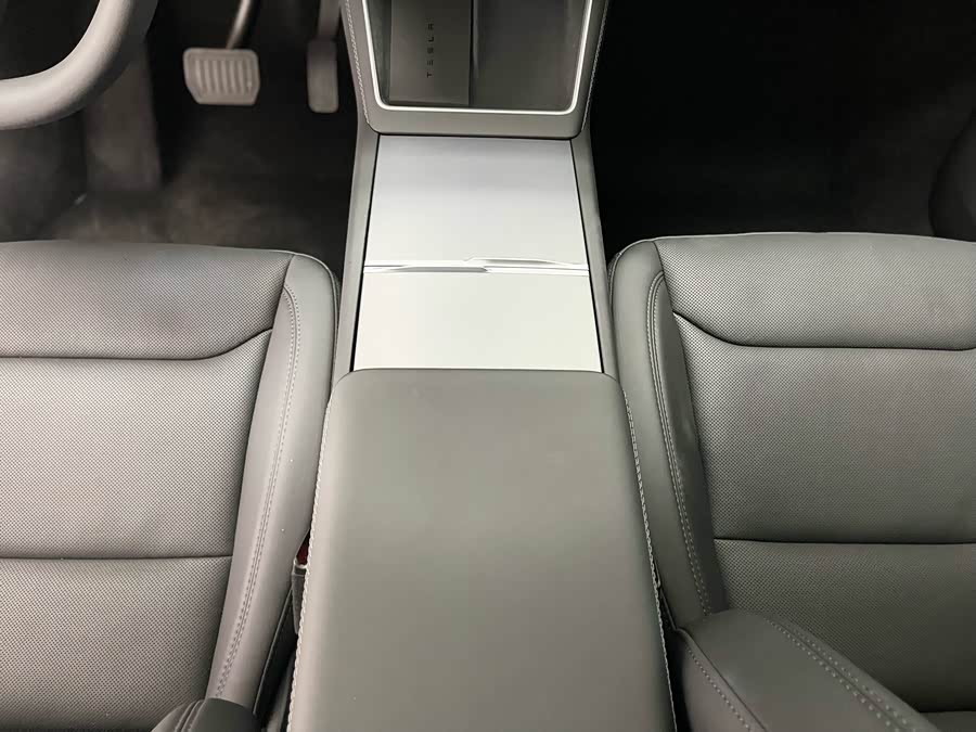 Tesla Model Y 2025 car image #9
