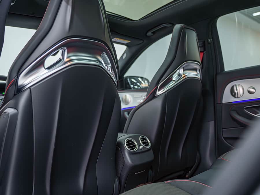 Mercedes-Benz E AMG 2022 صورة سيارة #9