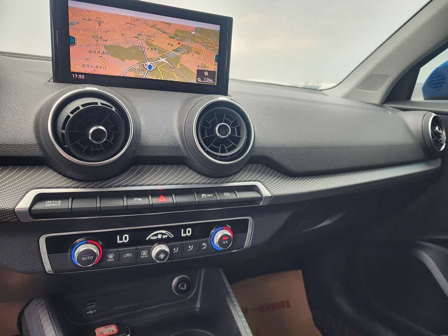 Audi Q2L e-tron 2020 car image #9