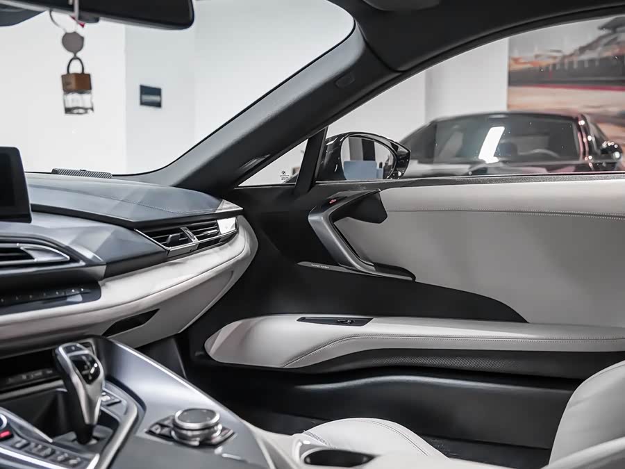 BMW i8 2017 car image #9