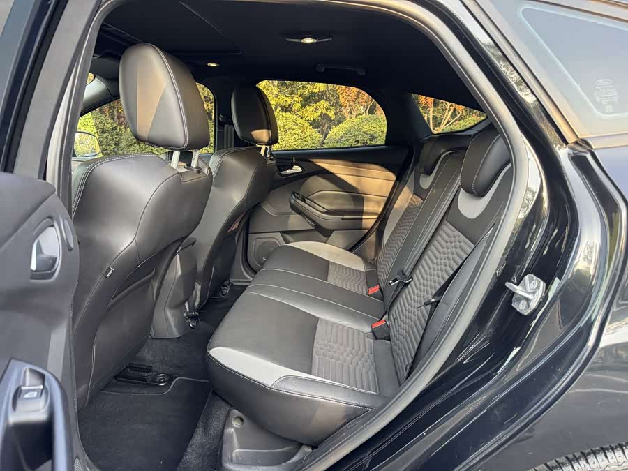 Ford Focus (Imported) 2015 صورة سيارة #9