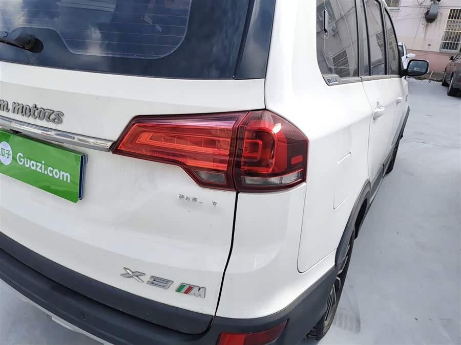 SWM X3 2019 صورة سيارة #9