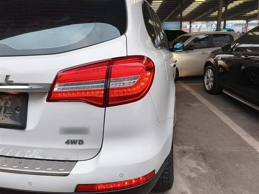 Haval H8 2017 car image #9