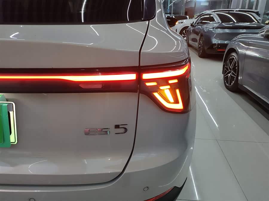 MG ES5 2024 car image #9