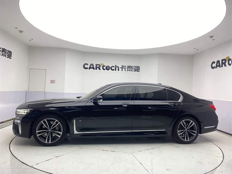 BMW 7 Series 2020 car image #9