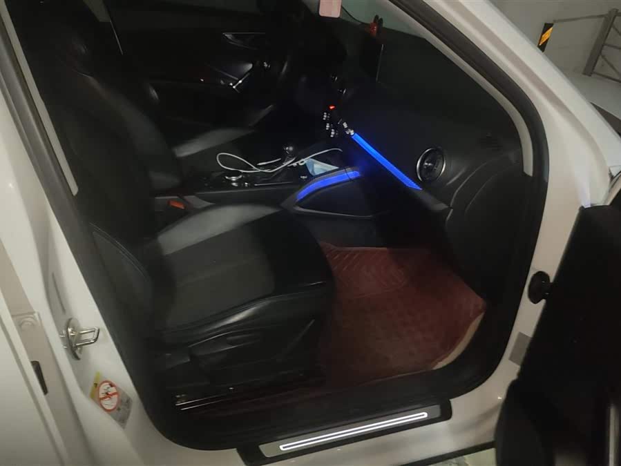 Audi Q2L e-tron 2020 #9 Audi Q2L e-tron 2020 car image #9