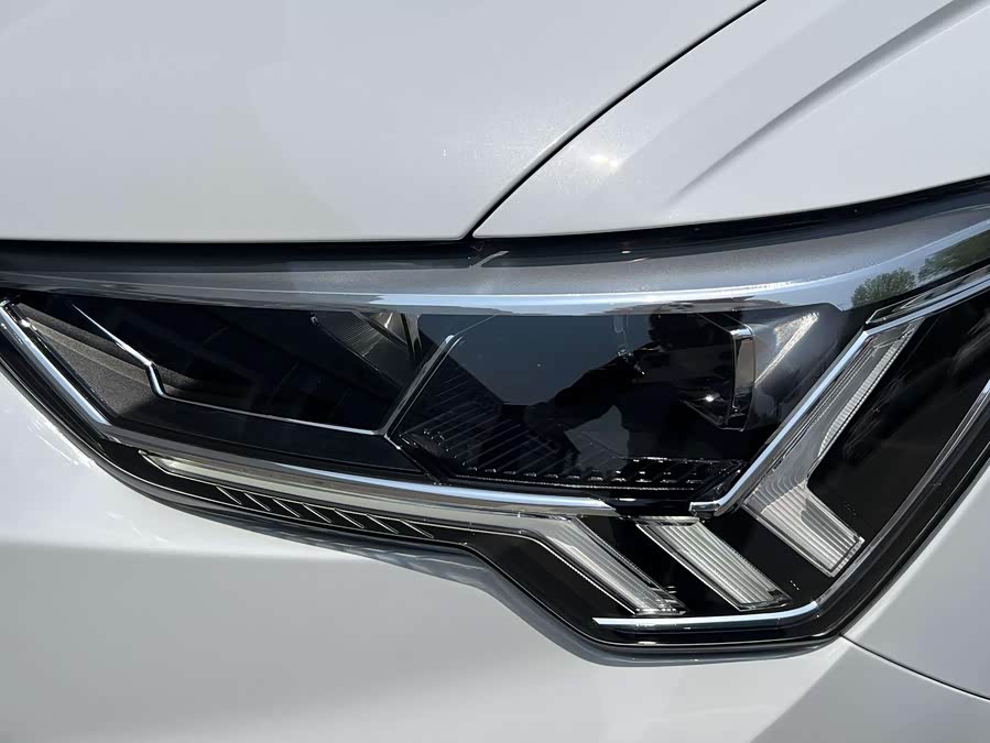 Audi Q3 2024 car image #9