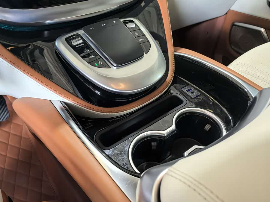 Mercedes-Benz V Class 2023 car image #9