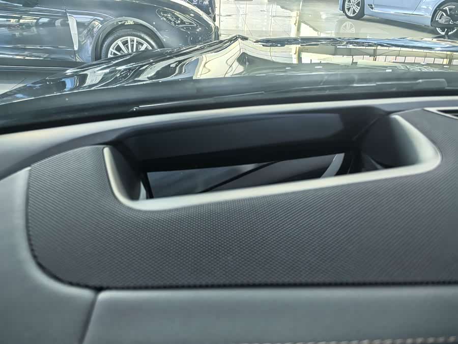 Mercedes-Benz GLS Class 2023 immagine di auto #9