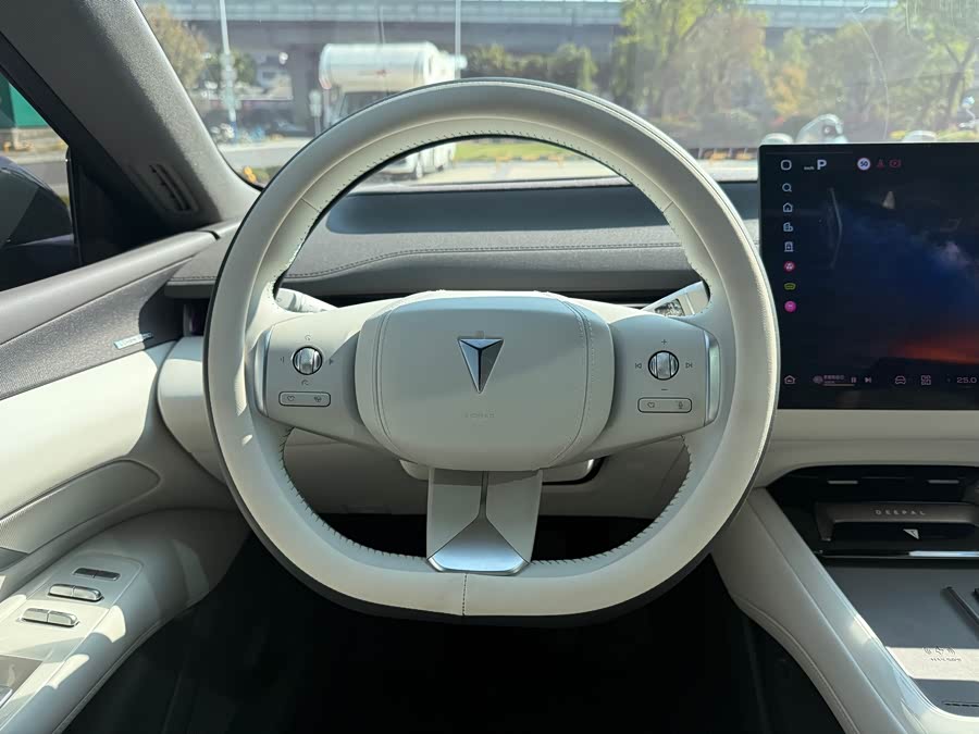 Deepal L07 2025 immagine di auto #9