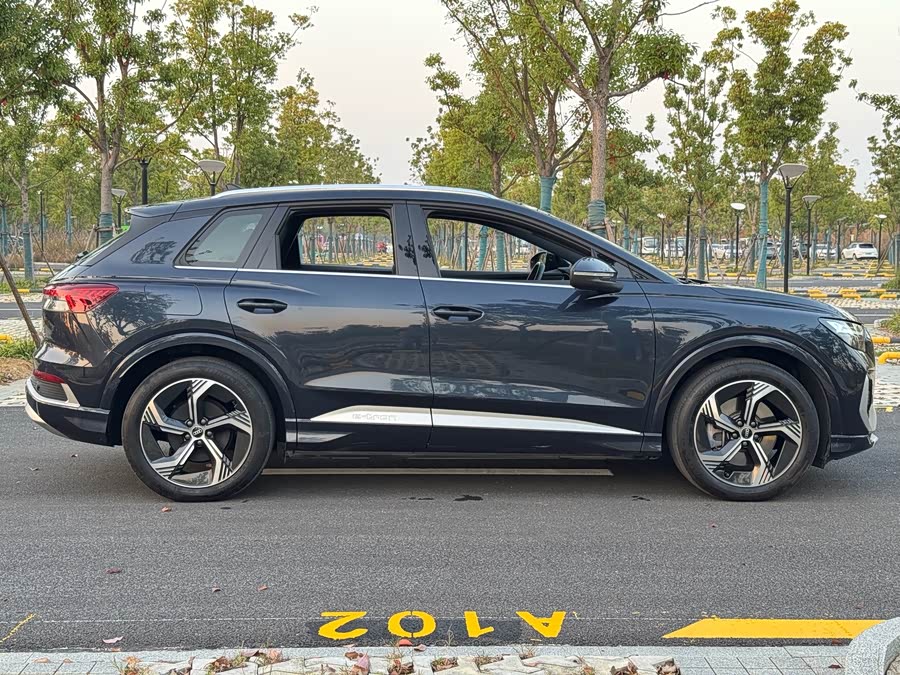 Audi Q4 e-tron 2022 immagine di auto #9