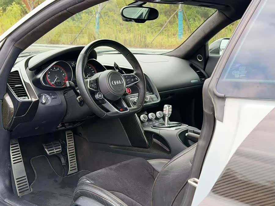 Audi R8 2011 immagine di auto #9