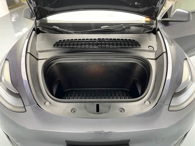 Tesla Model Y 2023 car image #9