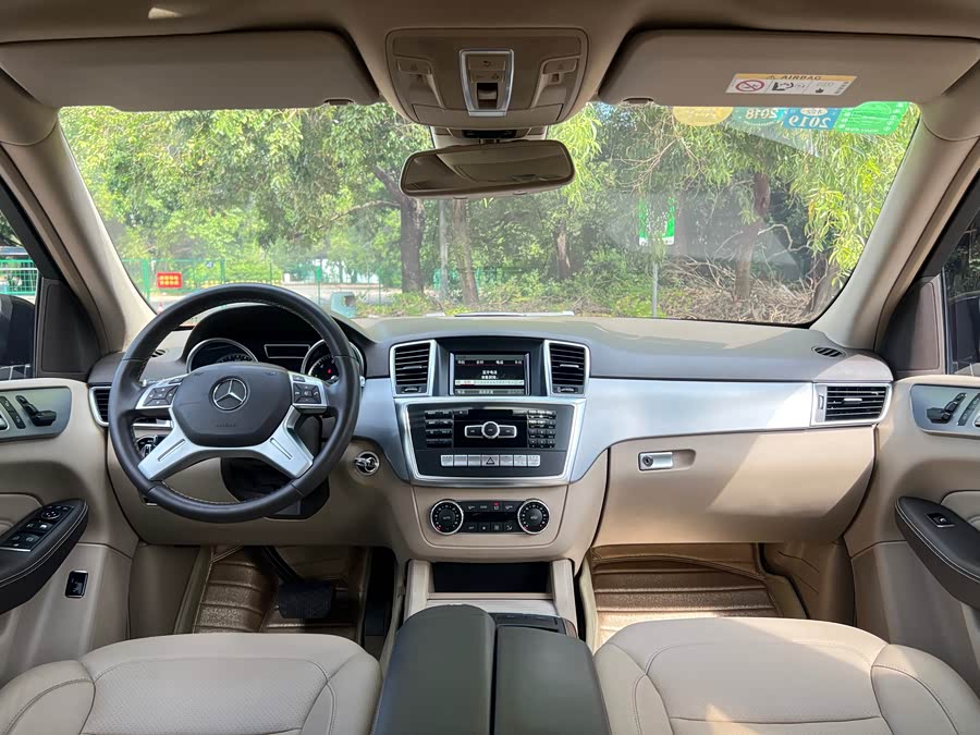 Mercedes-Benz M Class 2015 car image #9