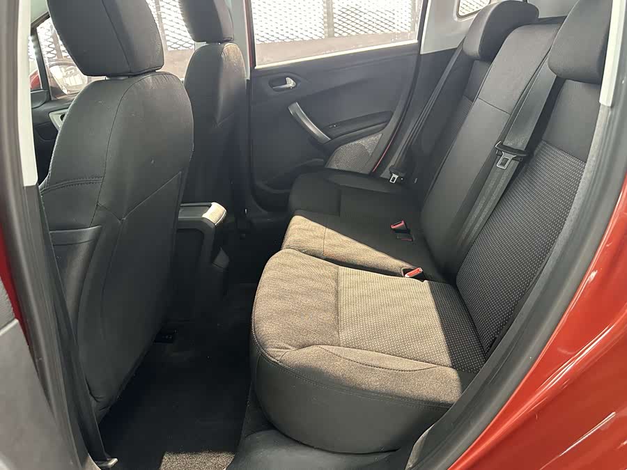 Peugeot 2008 2018 image de voiture #9