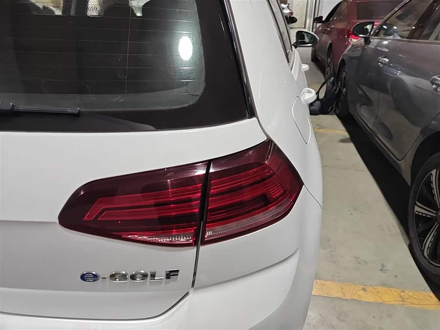 Volkswagen Golf Pure Electric 2020 car image #9